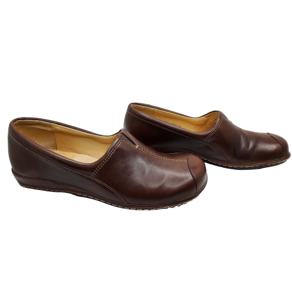 soft walk womens brown leather slide on 1" wedge loafers.
